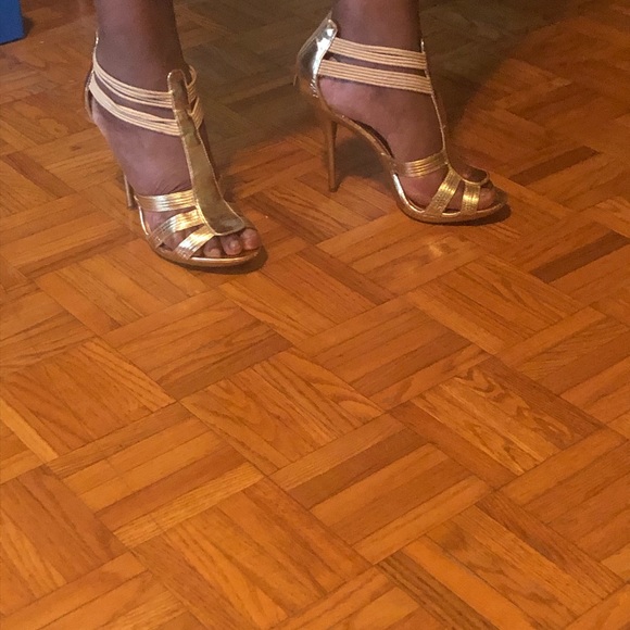 Gold heels - Picture 2 of 2